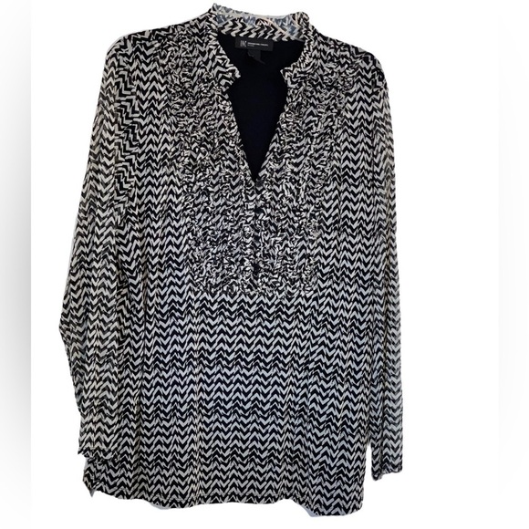 NWT- I.N.C. Apres Glam mini arrow blouse. Size 2X - Picture 3 of 9